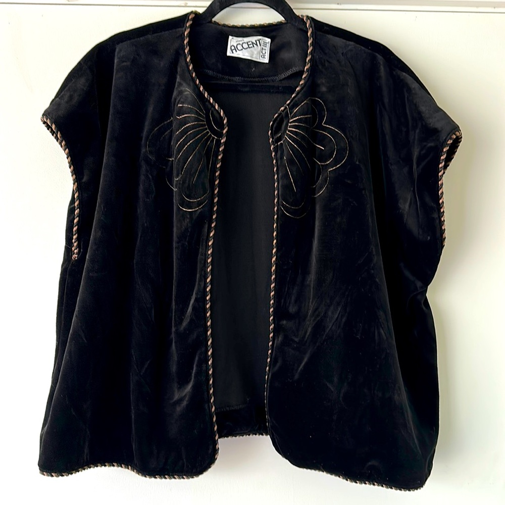 Vintage Black Velvet Vest Embroidered Floral Design Size 44 Miss Accent ACT III